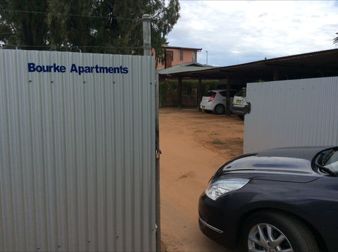 Bourke Apartments - Maitland Accommodation 1