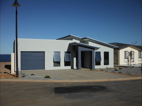 Coastal Getaway - Maitland Accommodation 0