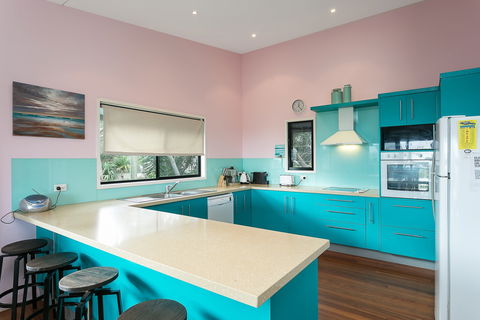 Colours Of Cylinder - Maitland Accommodation 2