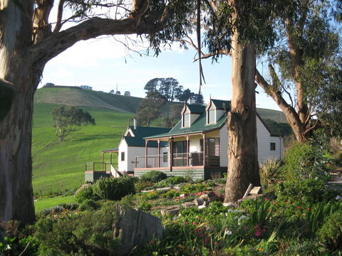 Loves Lane Cottages - Maitland Accommodation 0