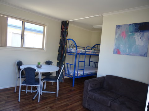 Moonta Bay Cabins - Cabin 2 - Maitland Accommodation 2