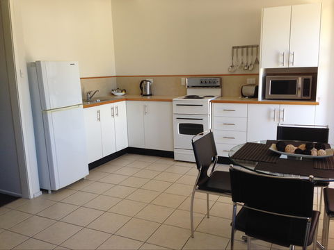 Palm View Holiday Apartments - Maitland Accommodation 2