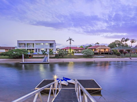 Riviera Waters Broadbeach - Vogue Holiday Homes - Maitland Accommodation 2