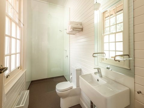 Yarrangobilly Caves House: Guest Rooms - Maitland Accommodation 2