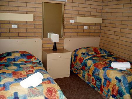 Aaden Holiday Apartments - Maitland Accommodation 4