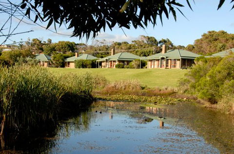 Apollo Bay Colonial Cottages - Maitland Accommodation 0