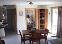 Yakkalla Holiday Cottage - Maitland Accommodation 2