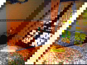 Yayl Lodge Bed & Breakfast - Maitland Accommodation 1