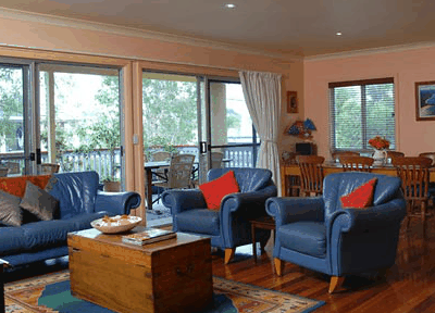 Surfside Retreat - Maitland Accommodation 2