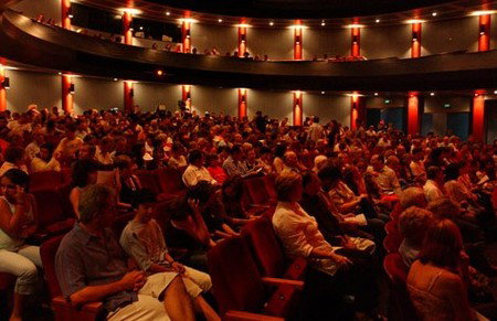 Riverside Theatre - Maitland Accommodation 3