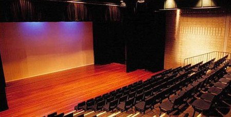 Riverside Theatre - Maitland Accommodation 4