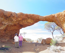 London Bridge - Maitland Accommodation 0