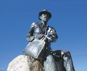 Paddy Hannans Statue - Maitland Accommodation 0
