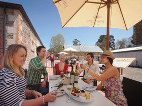 Johnston Oakbank Cellar Door - Maitland Accommodation 0