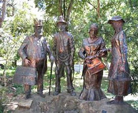 Dad, Dave, Mum And Mabel - Maitland Accommodation 1
