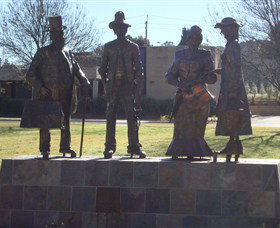 Dad, Dave, Mum And Mabel - Maitland Accommodation 3