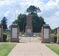 Warwick War Memorial and Gates - Maitland Accommodation