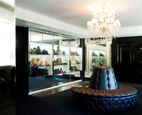 Cosmopolitan Shoes - Maitland Accommodation 0