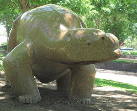 Sculpture Garden Campbelltown - Maitland Accommodation 3