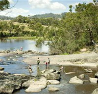 Polly McQuinns - Maitland Accommodation