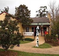 Australian Alpaca Barn - Hunter Valley Gardens - Maitland Accommodation