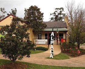 Australian Alpaca Barn - Hunter Valley Gardens - Maitland Accommodation 0