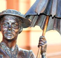Mary Poppins Statue - Maitland Accommodation