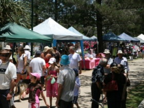Broadbeach Art And Craft Markets - Maitland Accommodation 3