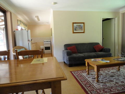 Tinglewood Cabins - Maitland Accommodation 2