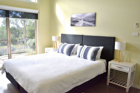 Tilba Coastal Retreat - Maitland Accommodation 3