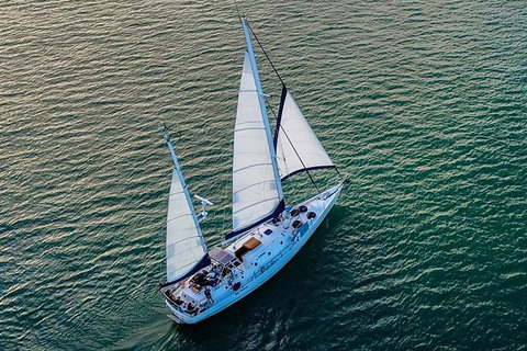 Full-Day Adventure Sailing Experience: Circumnavigate Magnetic Island - Maitland Accommodation 1