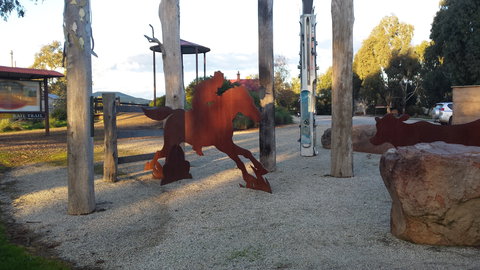 Mansfield Arts Walk - Maitland Accommodation 1