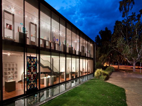 Wagga Wagga Art Gallery - Maitland Accommodation 2