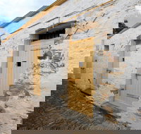 Police Lockup And Stables - Maitland Accommodation