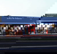 Kelly  Gemelli - Art and Design - Maitland Accommodation