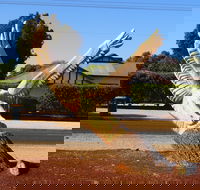 Loxton Tree sculptures - Maitland Accommodation