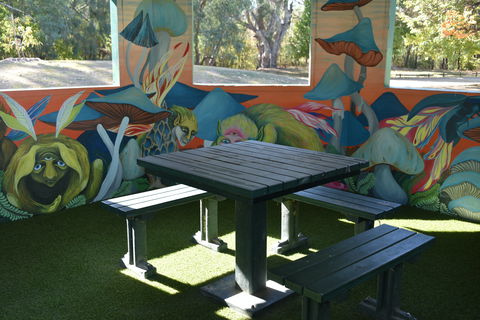 Howlong's Enchanted Hut - Maitland Accommodation 1