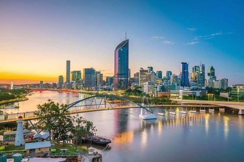 Brisbane Airport Transfers : Brisbane Airport BNE To Brisbane In Luxury Van - Maitland Accommodation 5