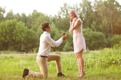 Romance Cruise + Scenic Tour + Beer Tasting + 3 Course Lunch + Hamper - Maitland Accommodation 0