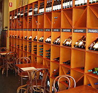 Lina's Bistro A Vin - Maitland Accommodation