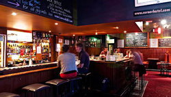 The Corner Hotel - Maitland Accommodation 2