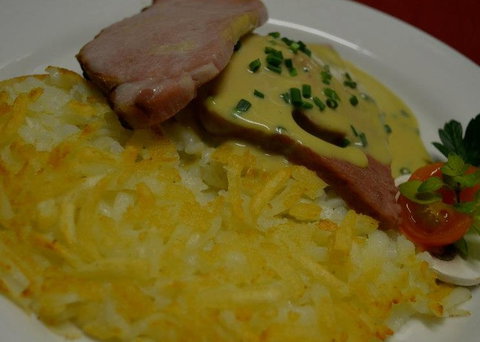 Des Alpes Swiss Restaurant - Maitland Accommodation 3