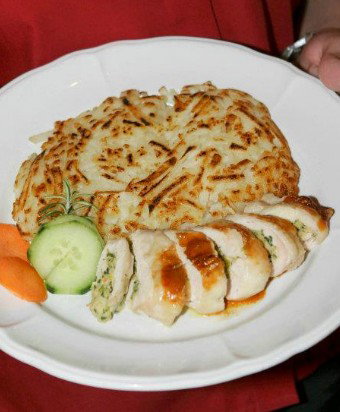 Des Alpes Swiss Restaurant - Maitland Accommodation 4