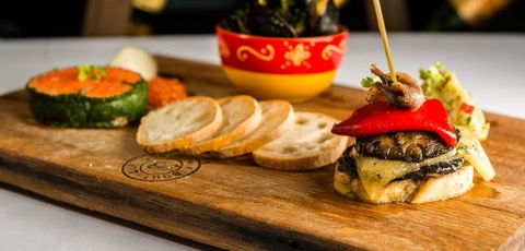 Moda Restaurant - Maitland Accommodation 3