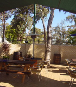 Hale Road Tavern - Maitland Accommodation 2