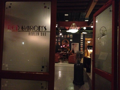 Red Baron's Lounge Bar - Maitland Accommodation 3