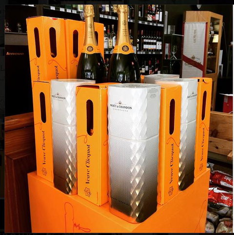 Golden Treasures Seafood Restaurant - Maitland Accommodation 3