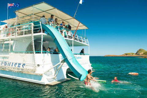 Moonshadow–TQC Cruises - Maitland Accommodation 2