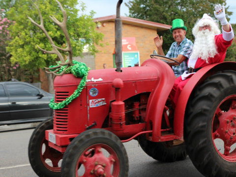 Dowling Street Christmas Party - Maitland Accommodation 1