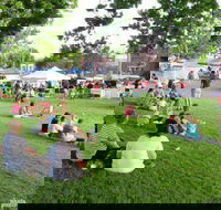 Young and Region Farmers Markets - Maitland Accommodation